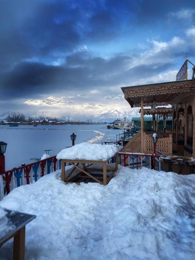 Отель Chicago Group Of Houseboats Сринагар Экстерьер фото