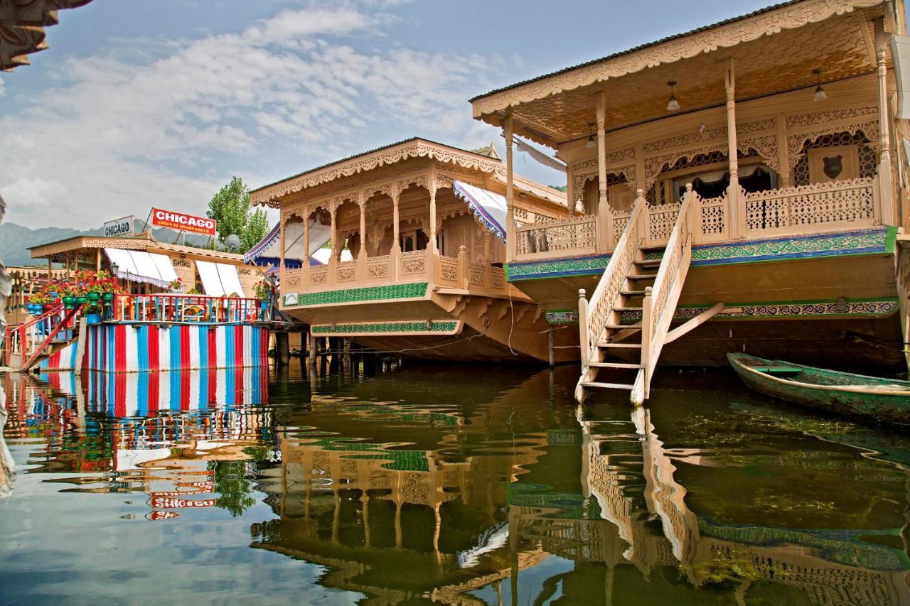 Отель Chicago Group Of Houseboats Сринагар Экстерьер фото